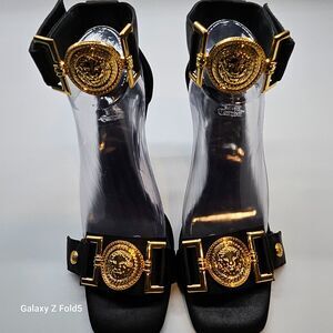 Jeffrey Campbell Ce-Soire Black Satin Medallion Wedge Sandals Lion Gold Buckle 8